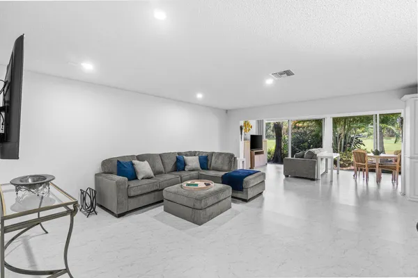 $5,000 | 27 Southport Lane, Unit C, Boynton Beach, FL 33436