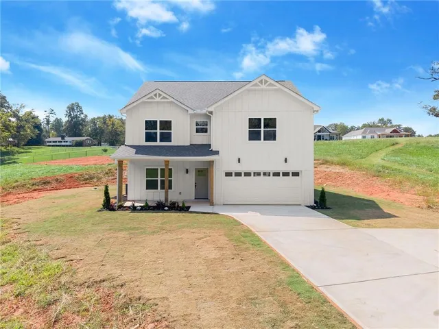 a view of a house with backyard and garden