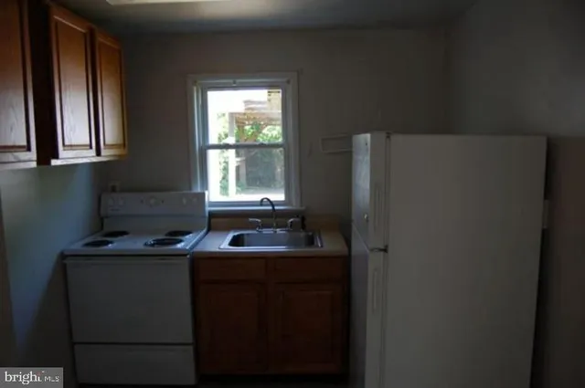 $1,750 | 2 Spruce Lane, Annapolis, MD 21401