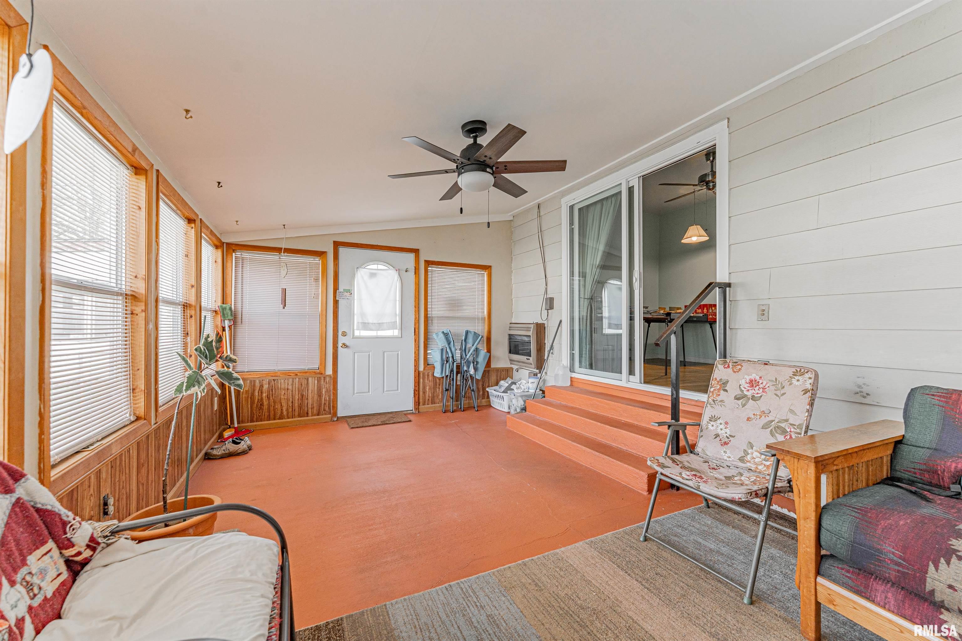 640 7th Street Lincoln, IL 62656 - Photo 12 of 27