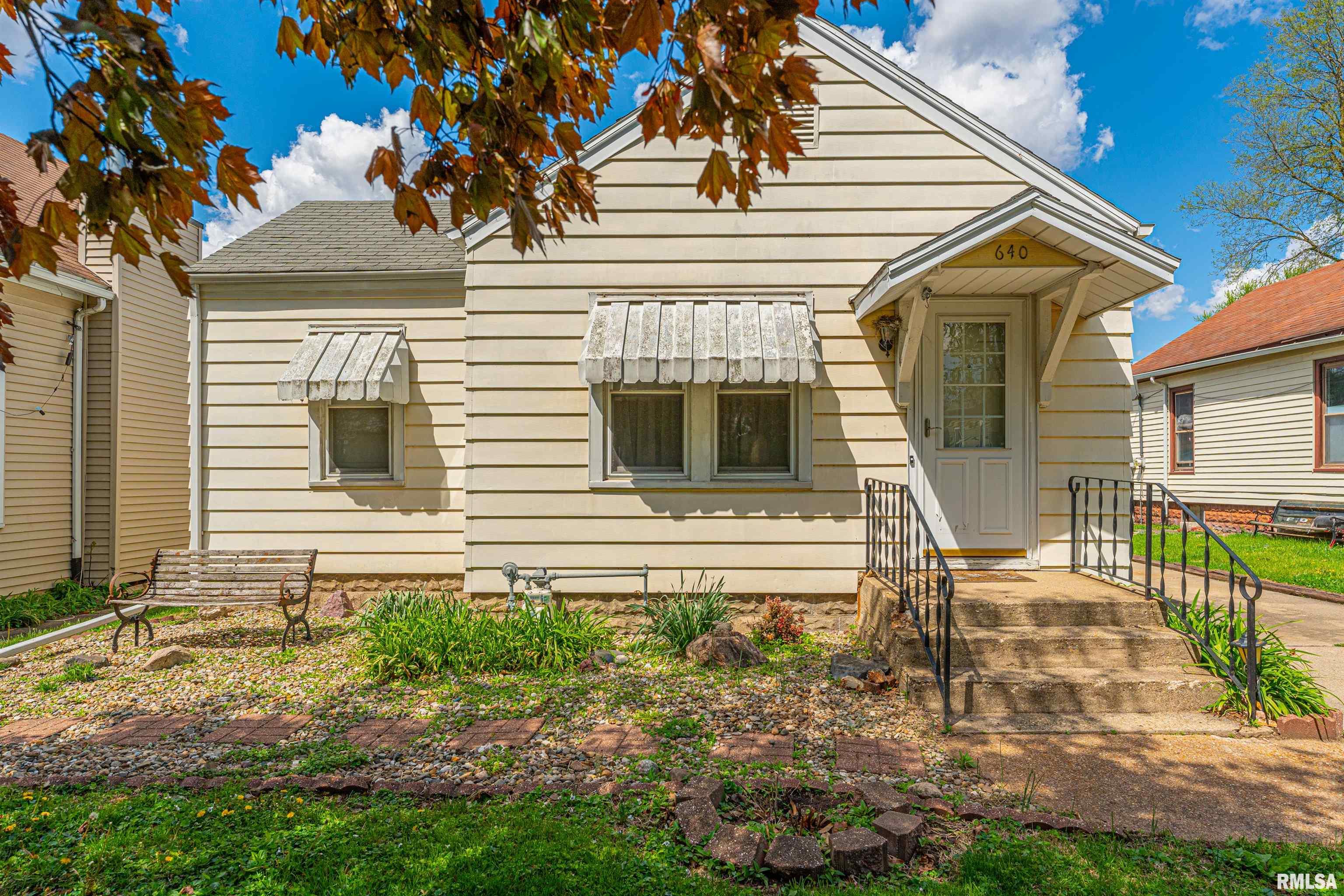 640 7th Street Lincoln, IL 62656 - Photo 2 of 27