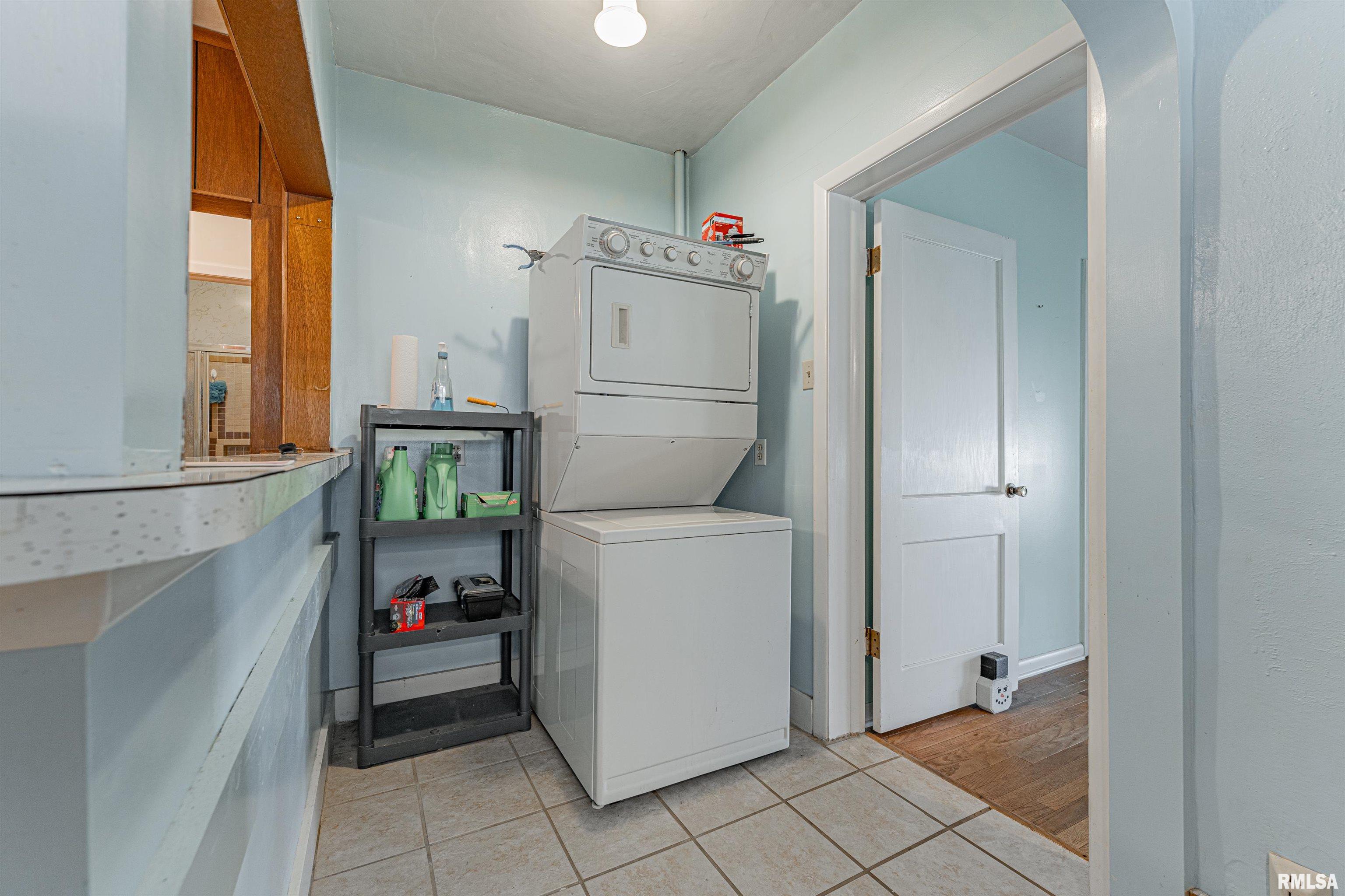 640 7th Street Lincoln, IL 62656 - Photo 8 of 27
