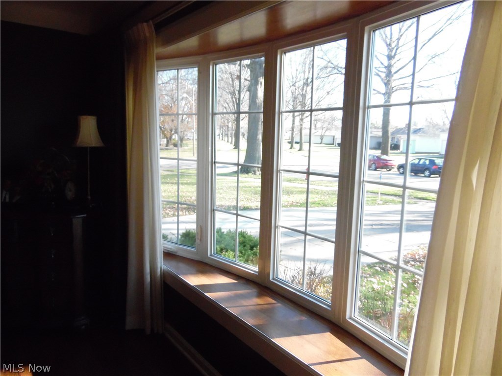 1428 Haverston Road Lyndhurst, OH 44124 - Photo 4 of 25