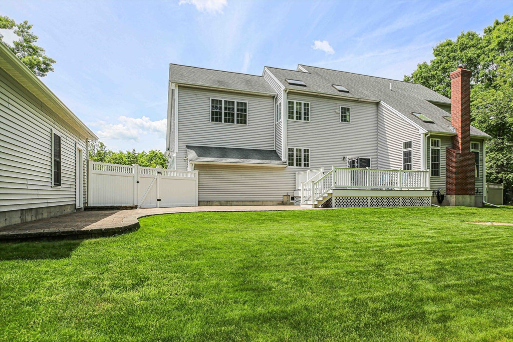 17 Dudley Road Mendon, MA 01756 - Photo 6 of 39