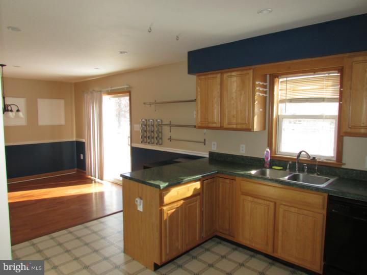 2068 White Oak Road Dover, DE 19901 - Photo 4 of 18 Kitchen