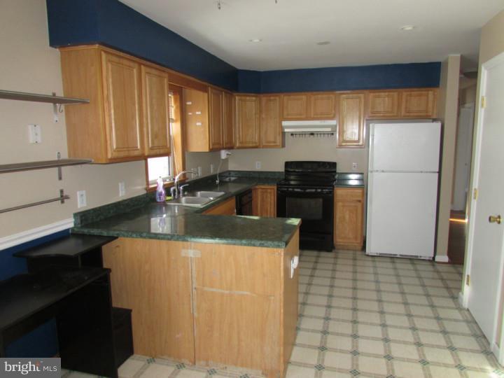 2068 White Oak Road Dover, DE 19901 - Photo 6 of 18 Kitchen
