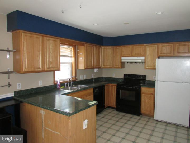 2068 White Oak Road Dover, DE 19901 - Photo 7 of 18 Kitchen