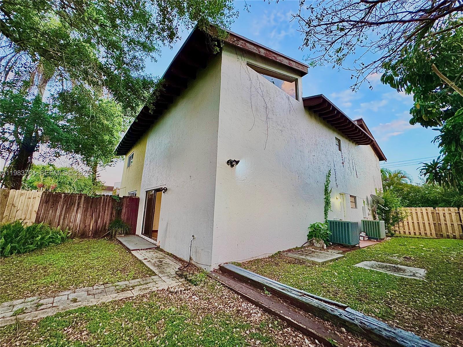 3911 Farragut Street Hollywood, FL 33021 - Photo 26 of 26 a backyard of a house with lots of green space