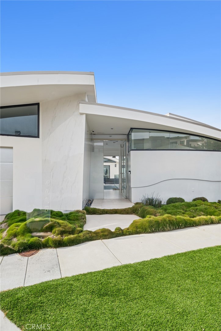 4607 Perham Road Corona del Mar, CA 92625 - Photo 3 of 62