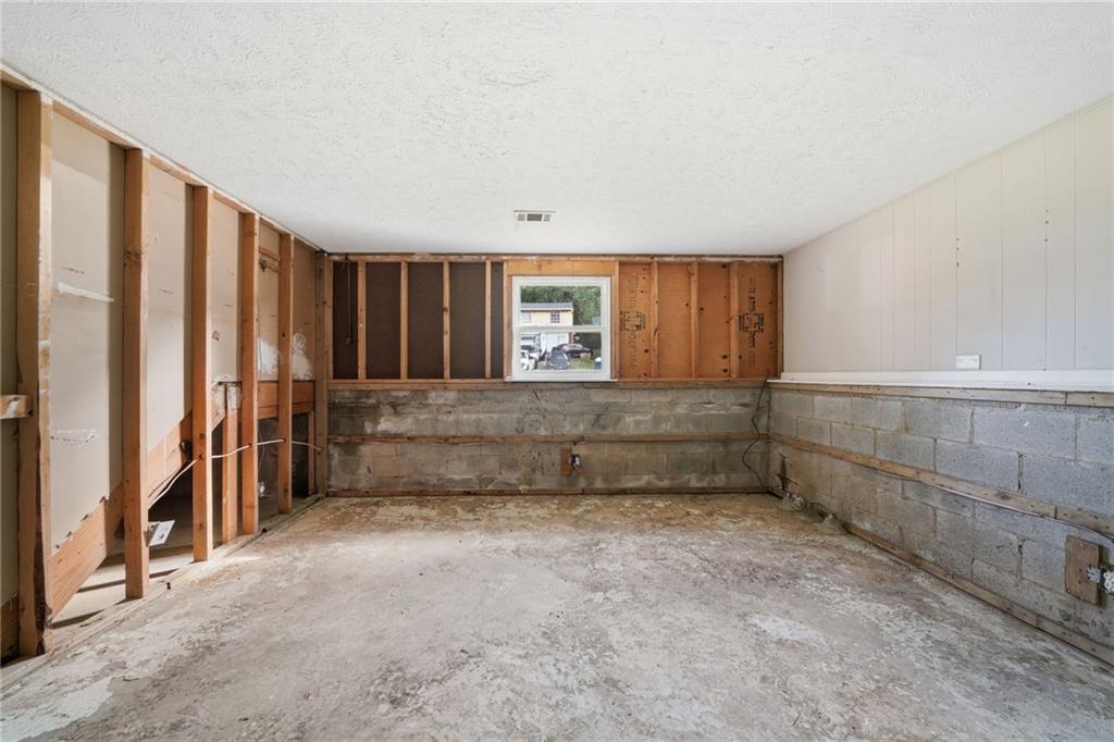 6865 Kimberly Mill Road Atlanta, GA 30349 - Photo 15 of 25 a view of an empty room with a window