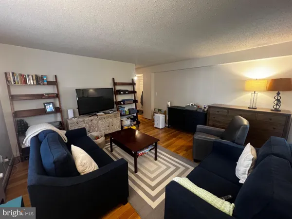 $1,800 | 222 North George Mason Drive, Unit 2221, Arlington, VA 22203