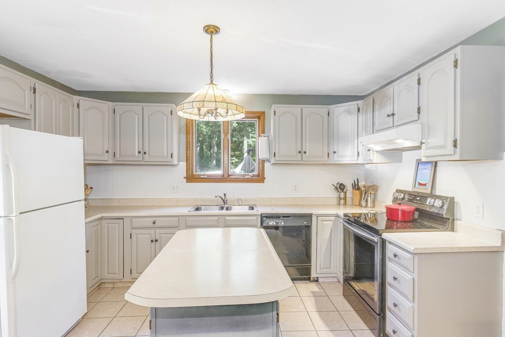 66 Middle Road Amesbury, MA 01913 - Photo 9 of 28