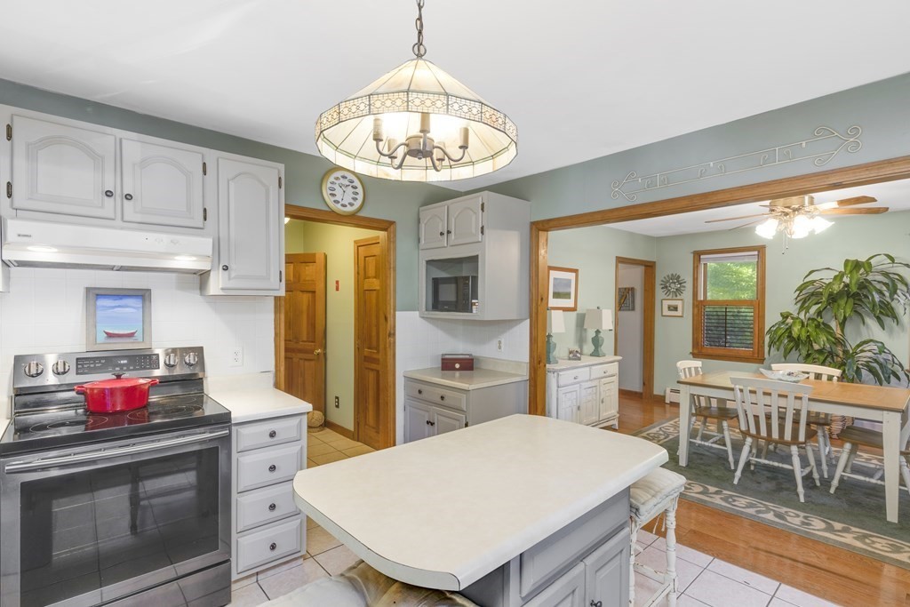 66 Middle Road Amesbury, MA 01913 - Photo 10 of 28