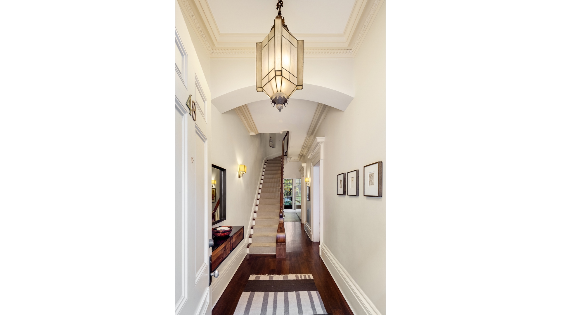 48 Jane Street Manhattan, NY 10014 - Photo 2 of 17 a view of a hallway