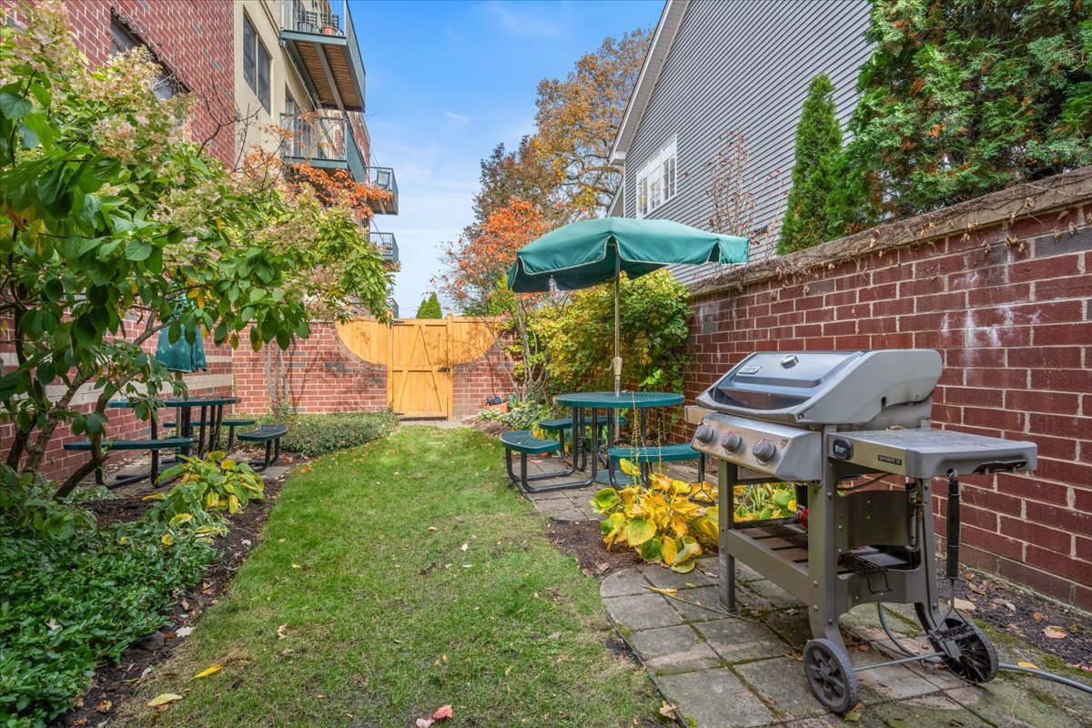 1107 Greenleaf Avenue, Unit 4G Wilmette, IL 60091 - Photo 7 of 8 a view of outdoor space yard and patio