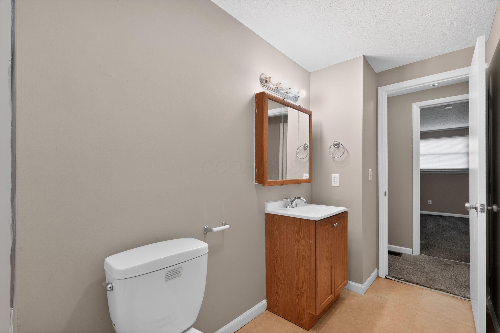 3851 Fairmoor Road Columbus, OH 43228 - Photo 16 of 30 23_3851_Fairmoor_Rd_Columbus_OH_43228-Ba