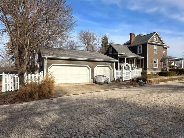 $289,500 | 715 Southeast 2nd Street, Washington, IN 47501