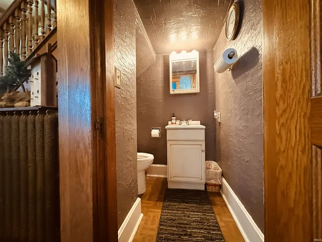 $295,000 | 715 Southeast 2nd Street, Washington, IN 47501