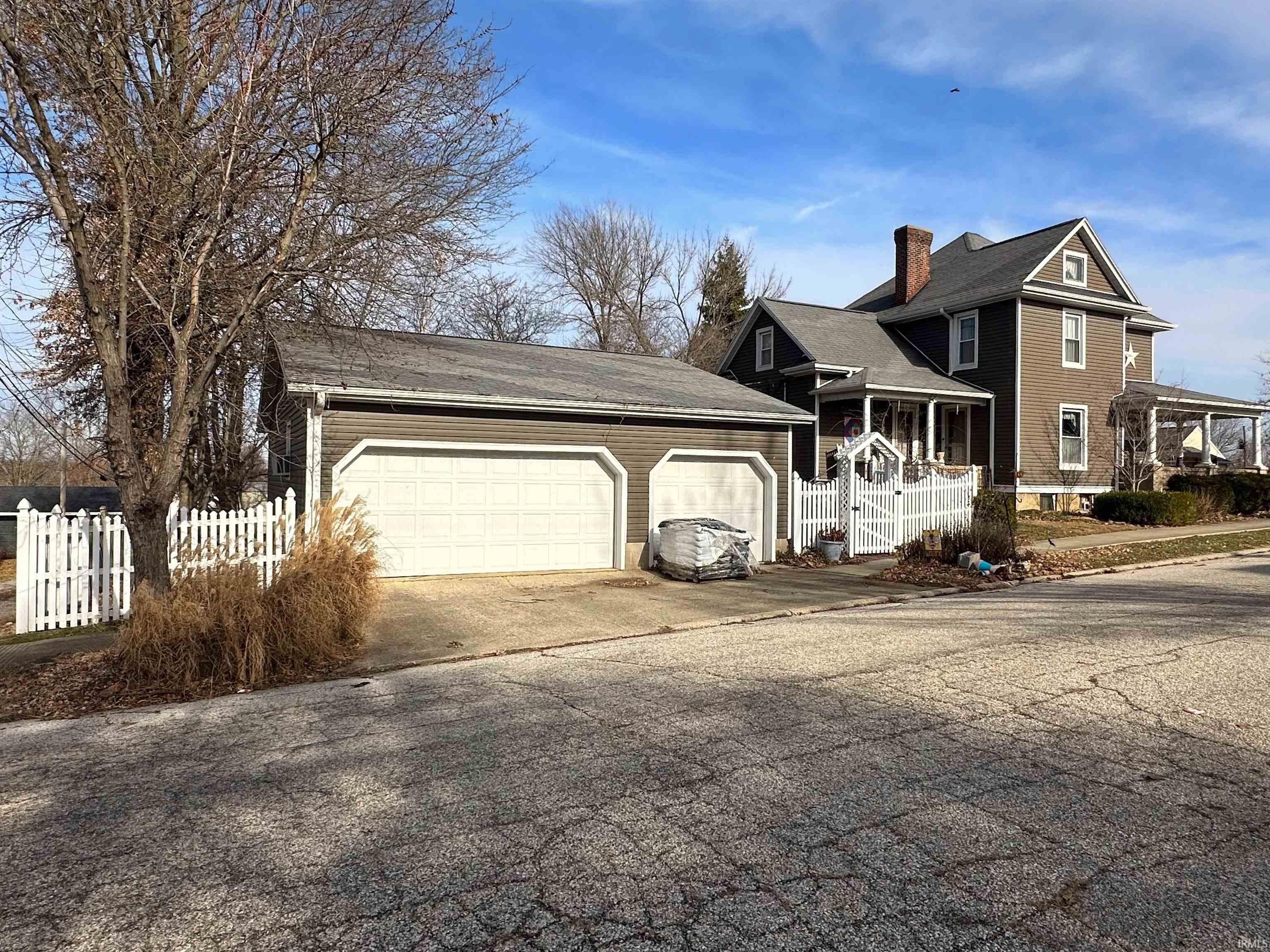 715 Southeast 2nd Street Washington, IN 47501 - Photo 2 of 27