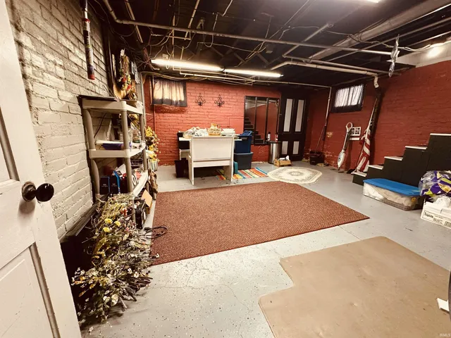 $295,000 | 715 Southeast 2nd Street, Washington, IN 47501