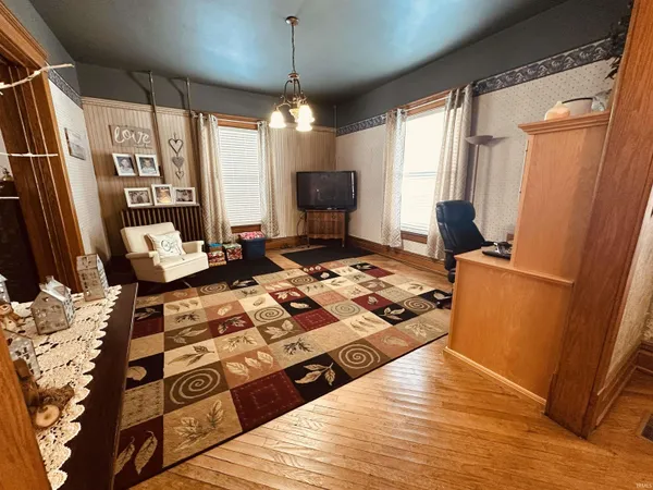 $289,500 | 715 Southeast 2nd Street, Washington, IN 47501