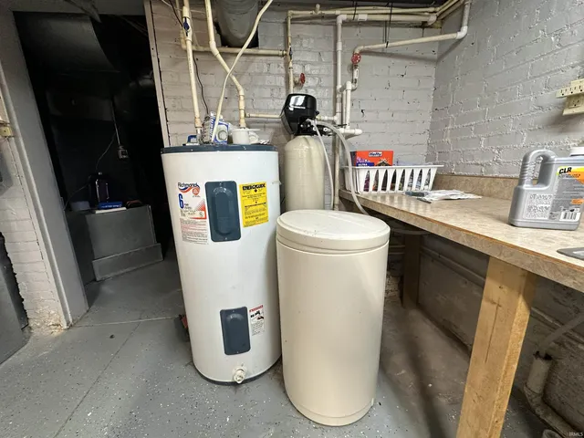 $295,000 | 715 Southeast 2nd Street, Washington, IN 47501