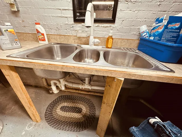 $295,000 | 715 Southeast 2nd Street, Washington, IN 47501