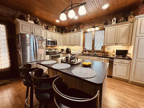 $289,500 | 715 Southeast 2nd Street, Washington, IN 47501