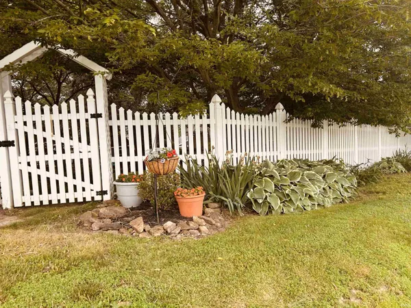 $289,500 | 715 Southeast 2nd Street, Washington, IN 47501