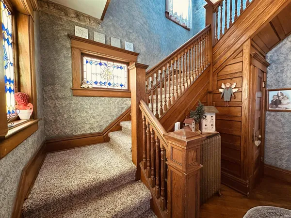 $289,500 | 715 Southeast 2nd Street, Washington, IN 47501
