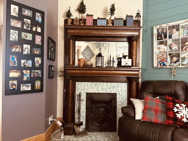 $289,500 | 715 Southeast 2nd Street, Washington, IN 47501