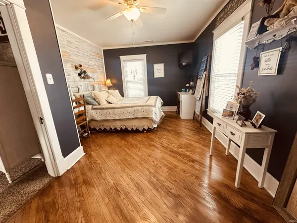 $289,500 | 715 Southeast 2nd Street, Washington, IN 47501