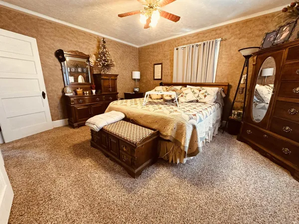$289,500 | 715 Southeast 2nd Street, Washington, IN 47501