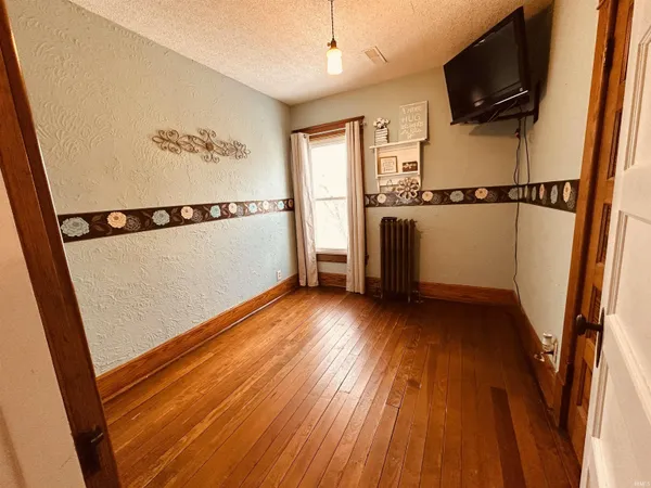 $289,500 | 715 Southeast 2nd Street, Washington, IN 47501