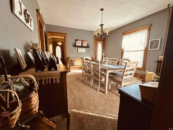 $289,500 | 715 Southeast 2nd Street, Washington, IN 47501