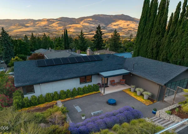 $739,000 | 565 Altamont Street, Ashland, OR 97520
