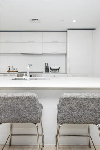 $6,500 | 1300 South Miami Avenue, Unit 2210, Miami, FL 33130