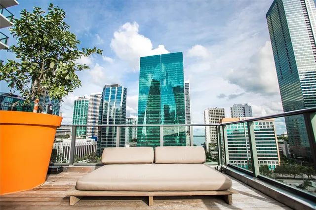 $6,500 | 1300 South Miami Avenue, Unit 2210, Miami, FL 33130