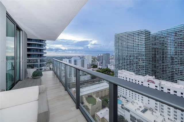 $6,500 | 1300 South Miami Avenue, Unit 2210, Miami, FL 33130