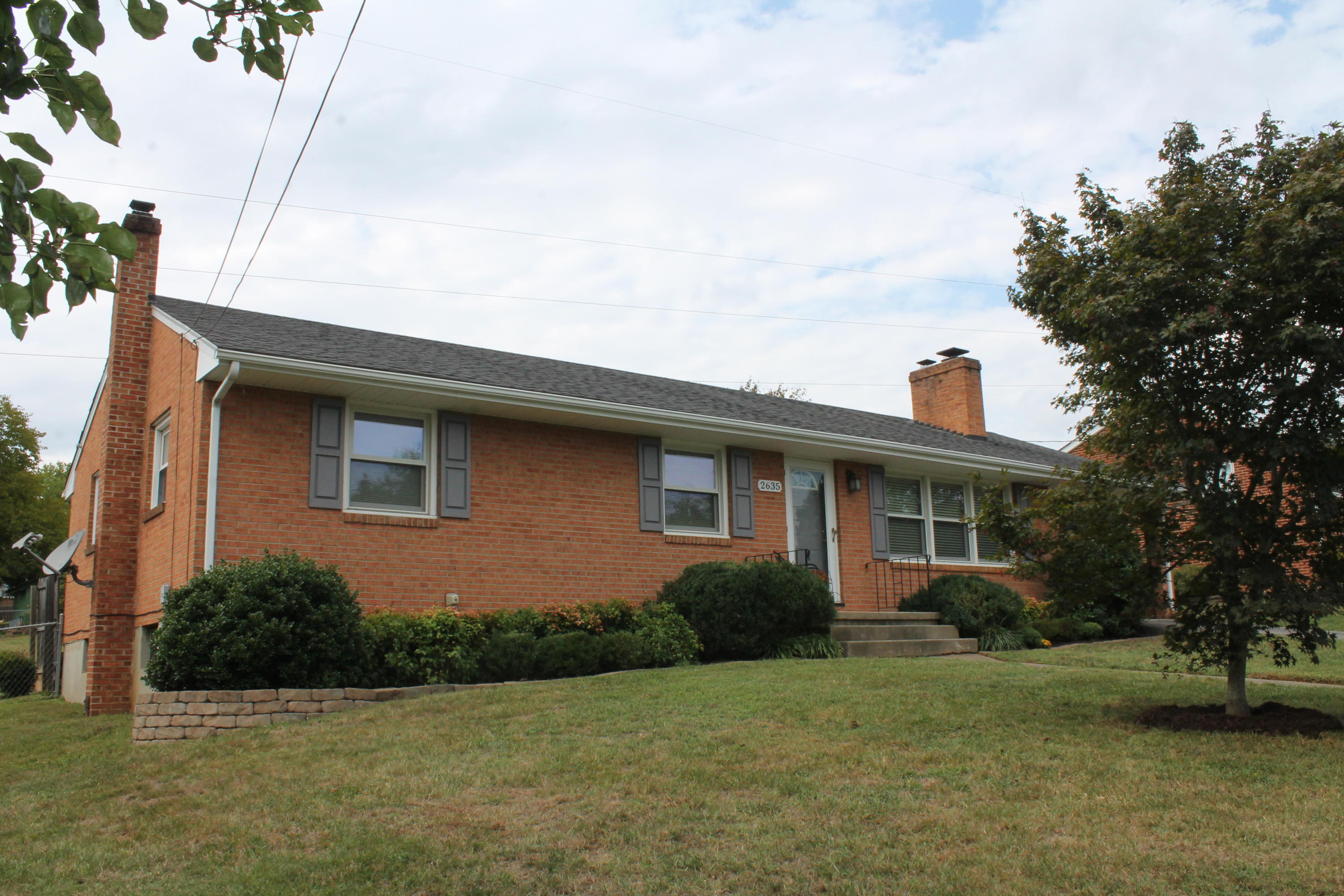 2635 Northcross Road Roanoke, VA 24018 - Photo 3 of 53 IMG_7122