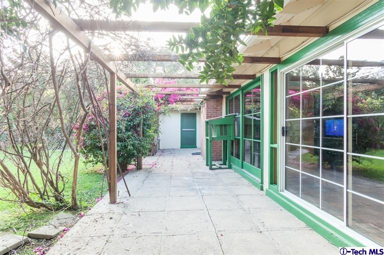 2924 Lombardy Road Pasadena, CA 91107 - Photo 17 of 20 a view of a house with a porch