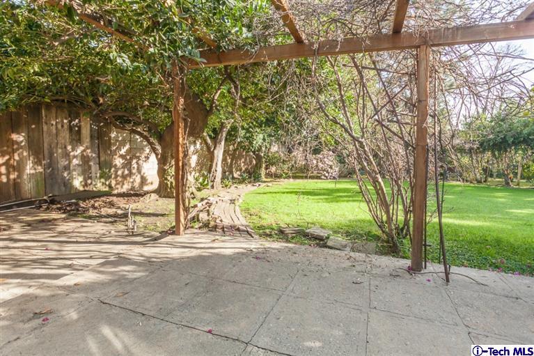 2924 Lombardy Road Pasadena, CA 91107 - Photo 18 of 20 a view of yard with tree