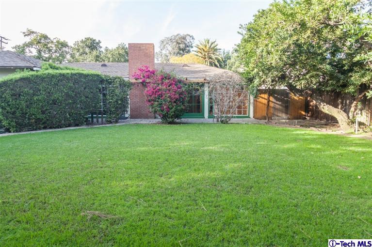 2924 Lombardy Road Pasadena, CA 91107 - Photo 19 of 20 a front view of a house with garden