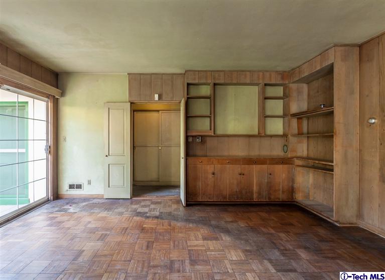 2924 Lombardy Road Pasadena, CA 91107 - Photo 7 of 20 an empty room with closet