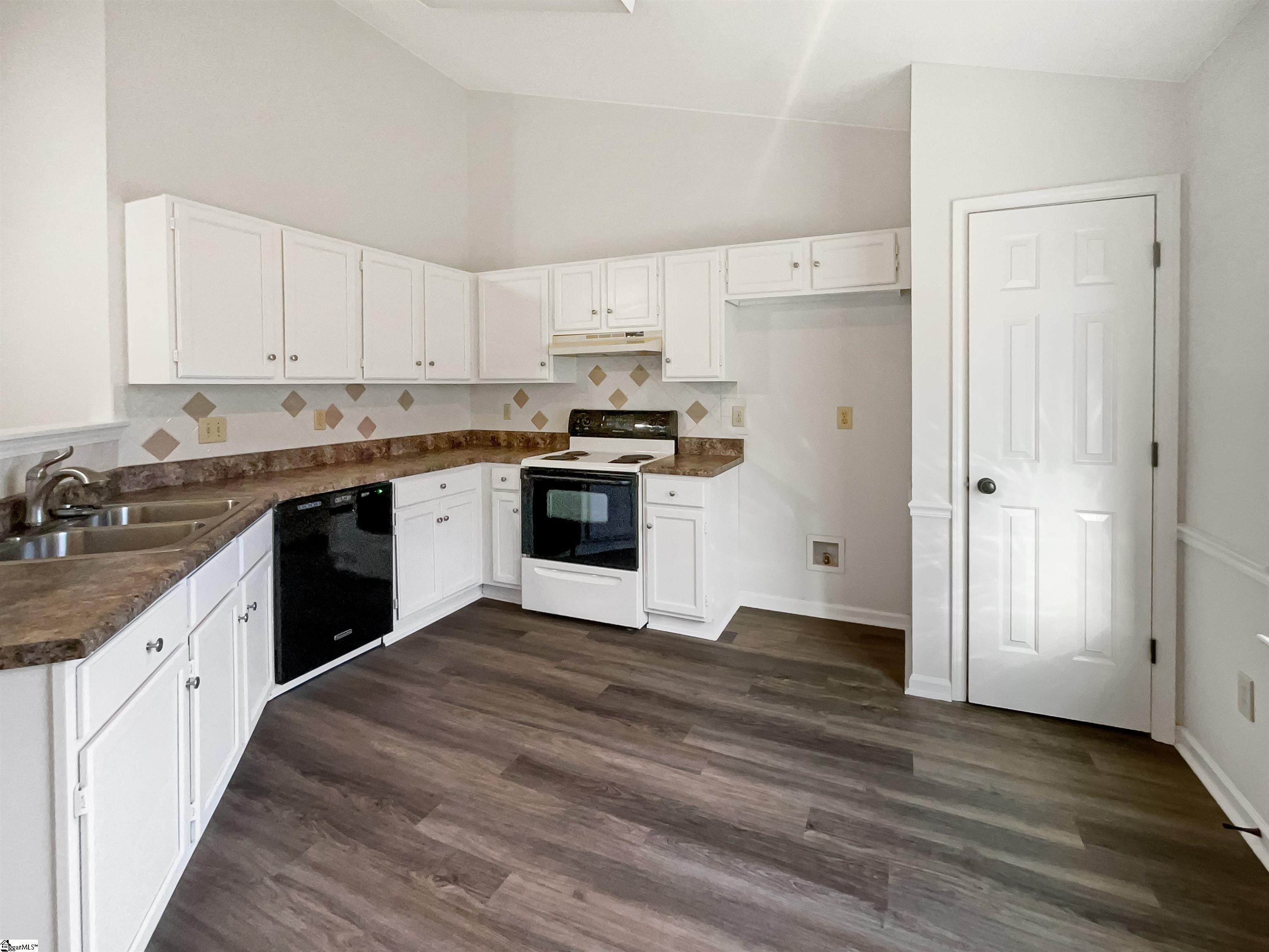 3 East Fall River Way Simpsonville, SC 29680 - Photo 2 of 18