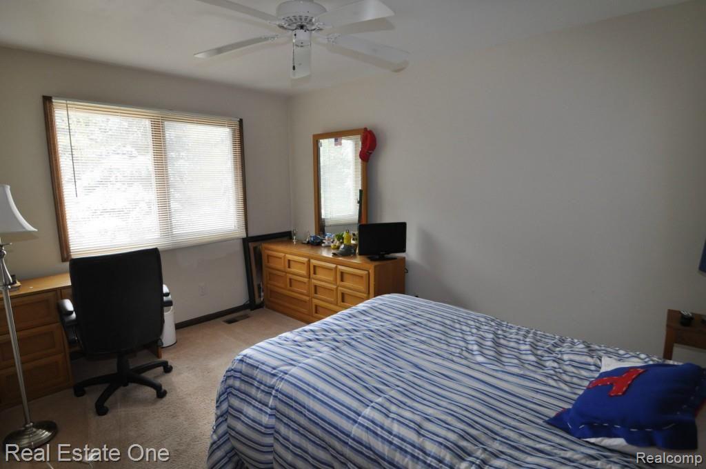2595 Lambeth Park Rochester, MI 48306 - Photo 22 of 30 BEDROOM 3