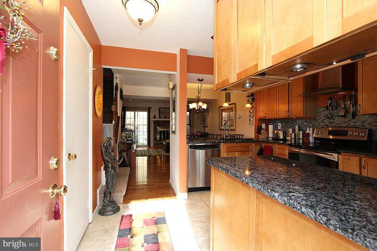 2105 Derby Ridge Lane, Unit 28 Silver Spring, MD 20910 - Photo 2 of 29 Interior (General)