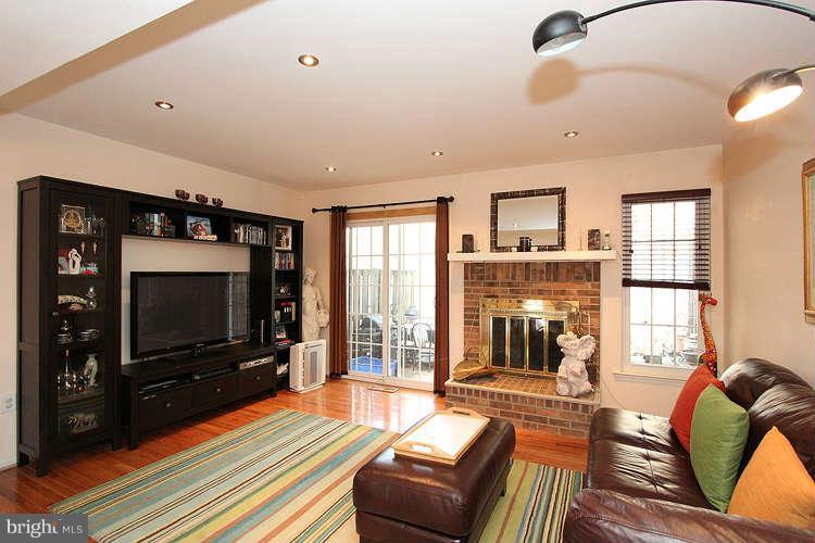 2105 Derby Ridge Lane, Unit 28 Silver Spring, MD 20910 - Photo 11 of 29 Family Room