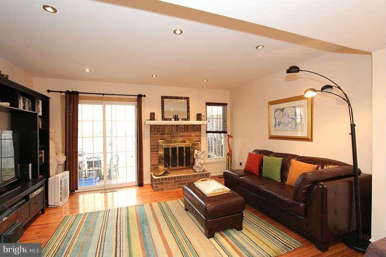 2105 Derby Ridge Lane, Unit 28 Silver Spring, MD 20910 - Photo 12 of 29 Family Room