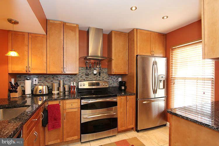 2105 Derby Ridge Lane, Unit 28 Silver Spring, MD 20910 - Photo 4 of 29 Kitchen